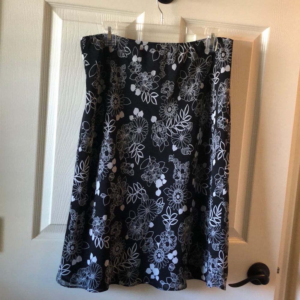 Apostrophe Knee Skirt L